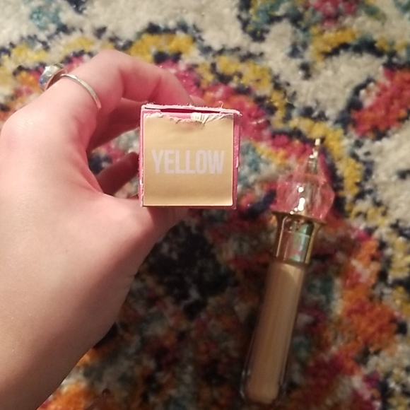 Magic Star liquid concealer (yellow) - Picture 4 of 8